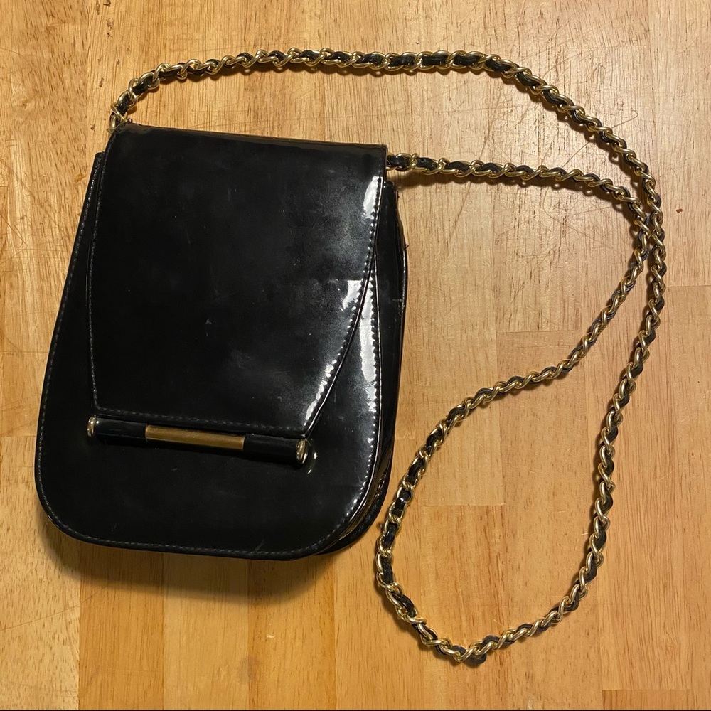 Patent leather Shoulder bag with chain handle